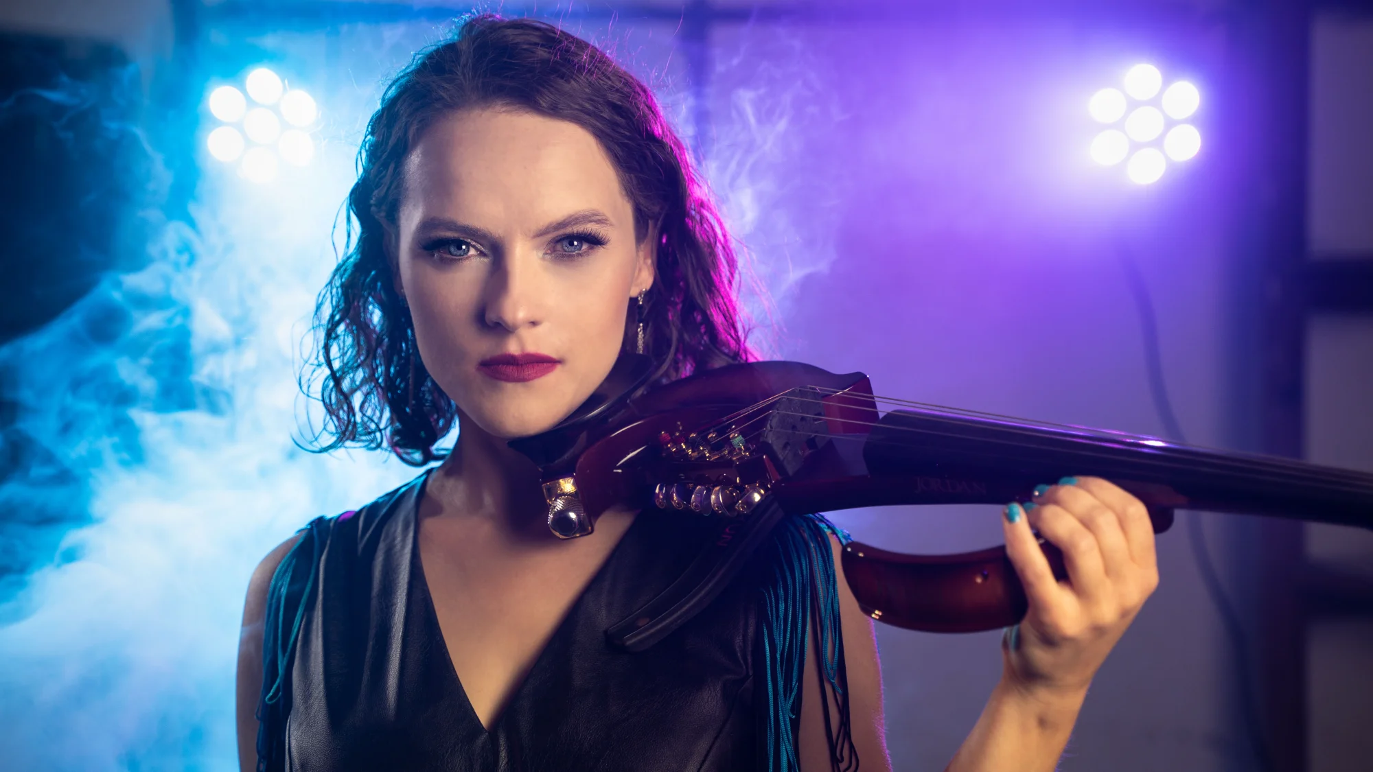 Basia Kawa ze skrzypcami elektrycznymi